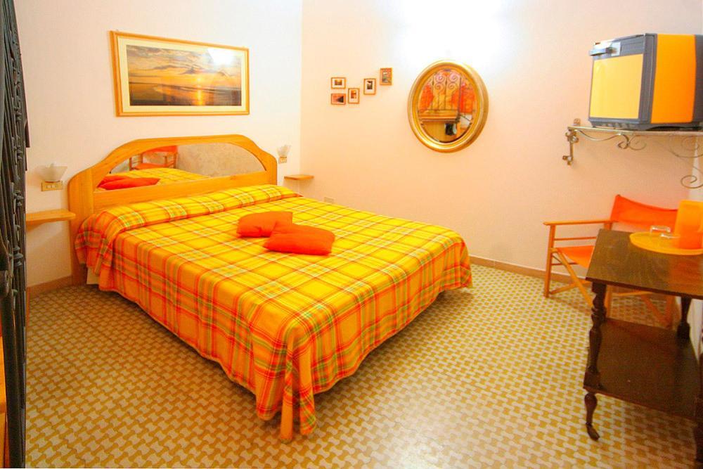 Francamaria Rooms ヴェルナッツァ 部屋 写真